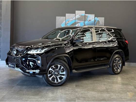 TOYOTA HILUX SW4 2.8 D-4D TURBO DIESEL DIAMOND 7L 4X4 AUTOMÁTICO TOYOTA HILUX SW4 2.8 D-4D TURBO DIESEL DIAMOND 7L 4X4 AUTOMÁTICO